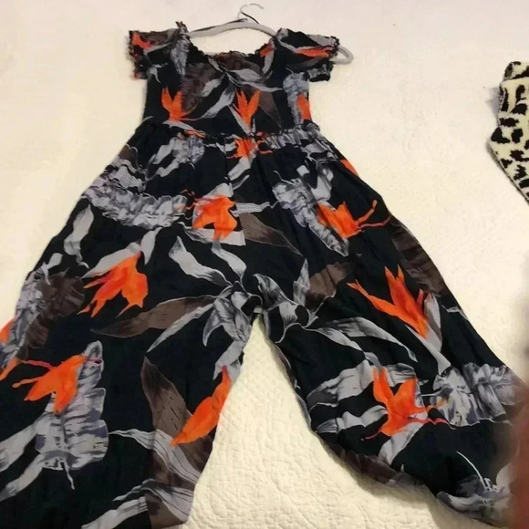Patrons of Peace tropical/floral jumpsuit with side pockets. Size S - Picture 9 of 11